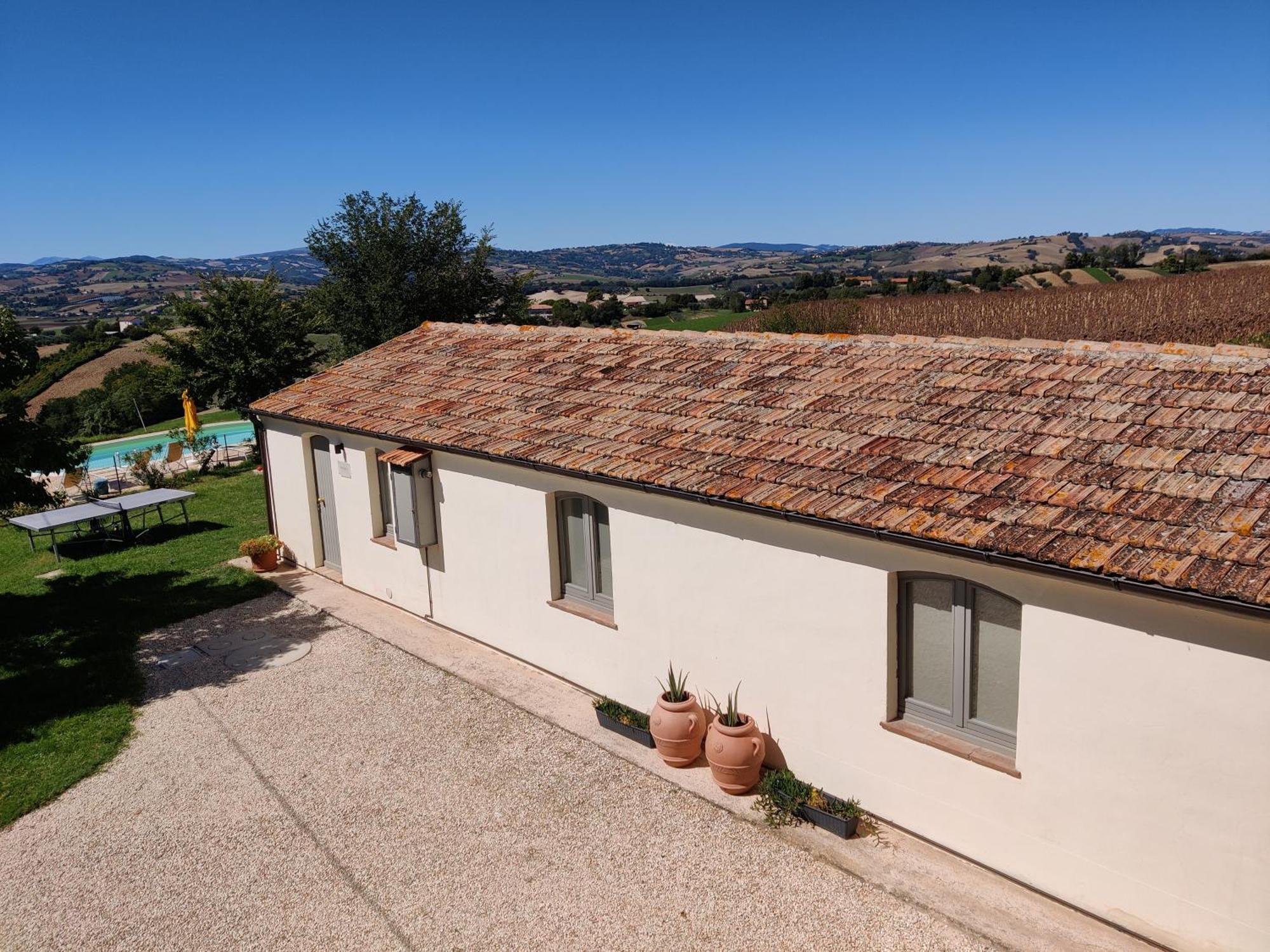 Rustico Del Bozzo Guest House Castelleone di Suasa Bagian luar foto