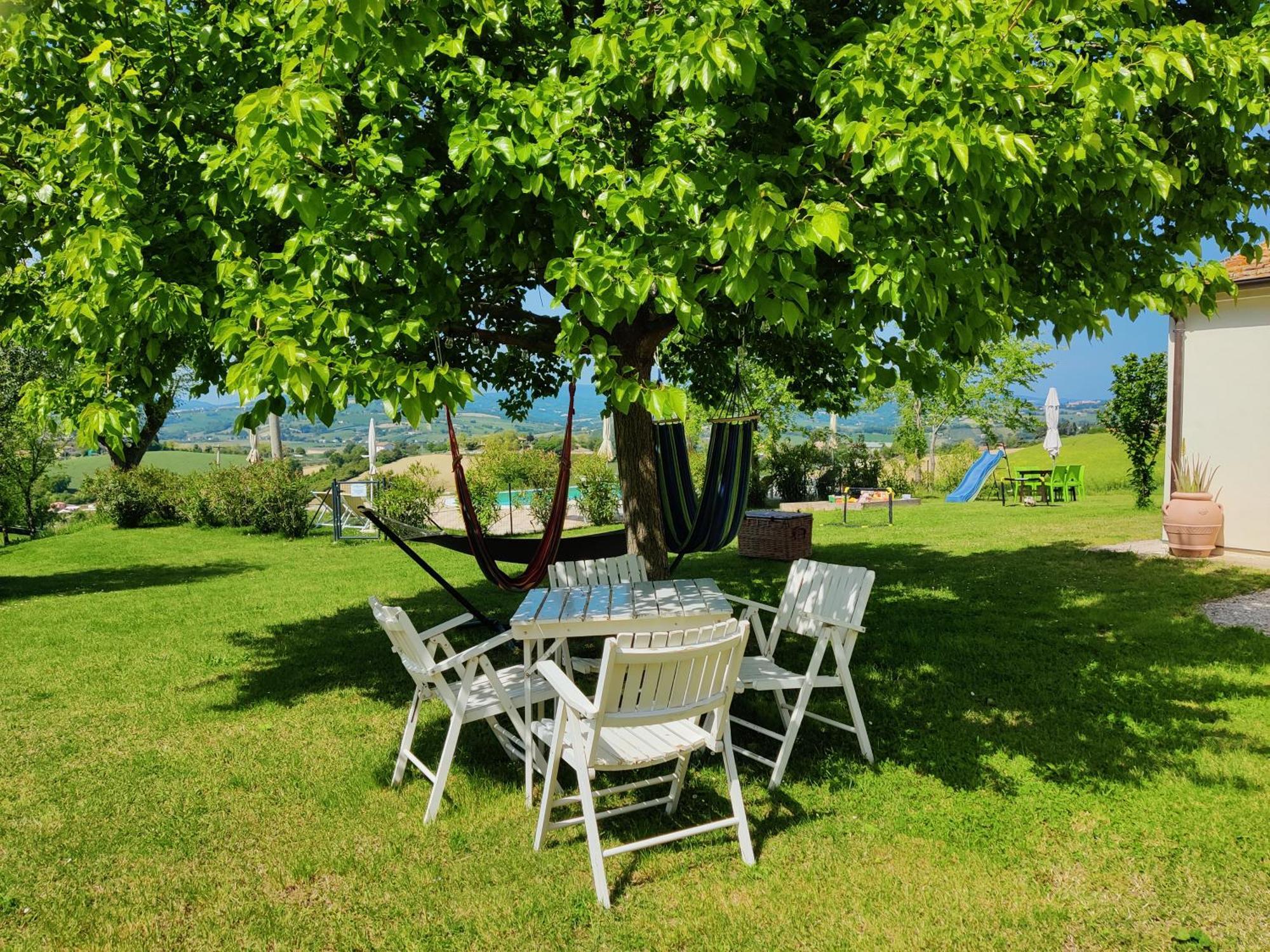 Rustico Del Bozzo Guest House Castelleone di Suasa Bagian luar foto