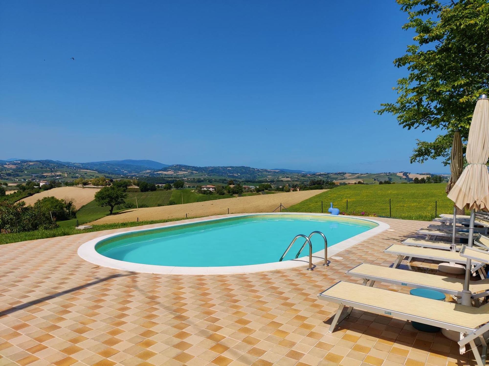 Rustico Del Bozzo Guest House Castelleone di Suasa Bagian luar foto