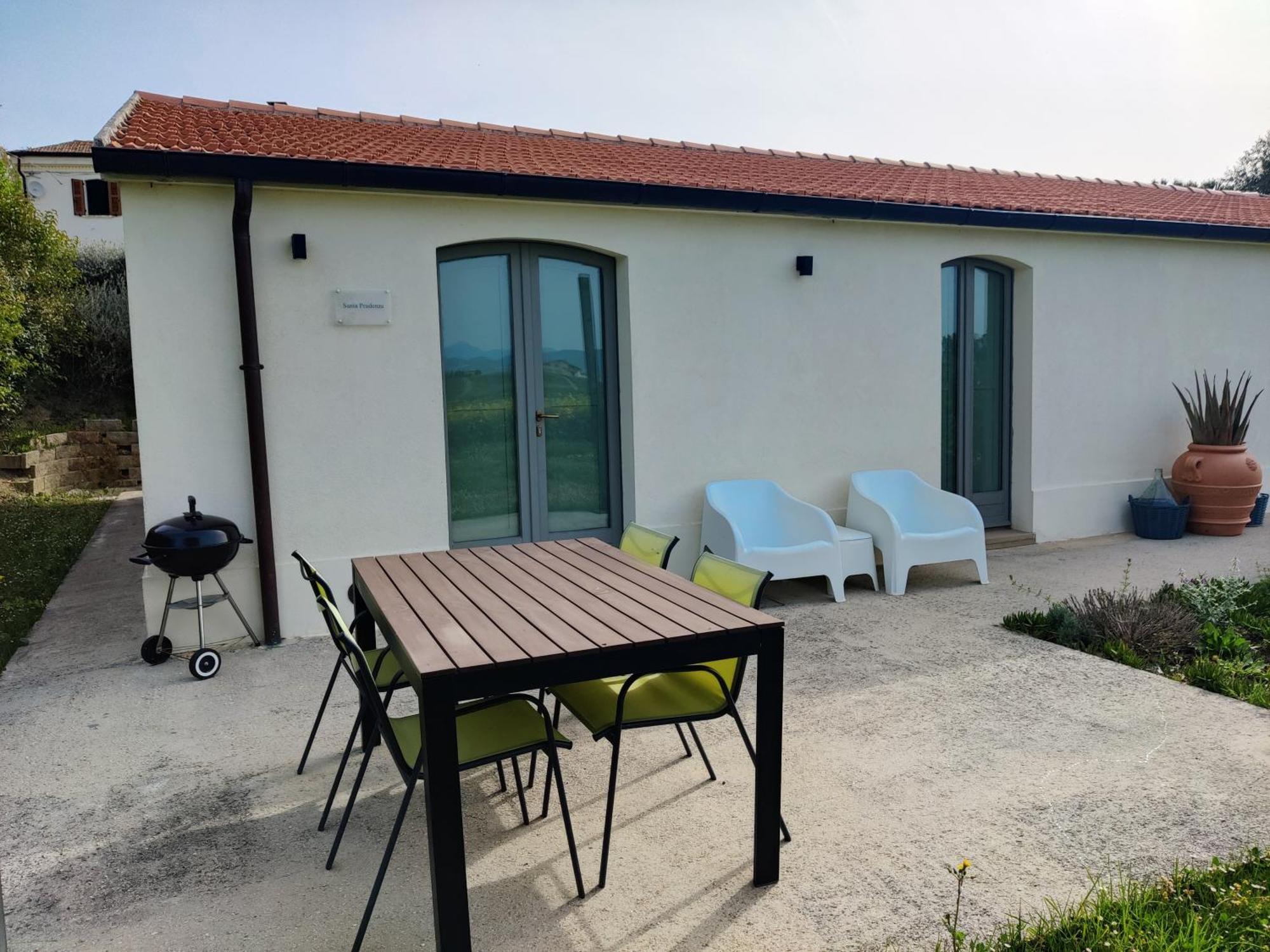 Rustico Del Bozzo Guest House Castelleone di Suasa Bagian luar foto