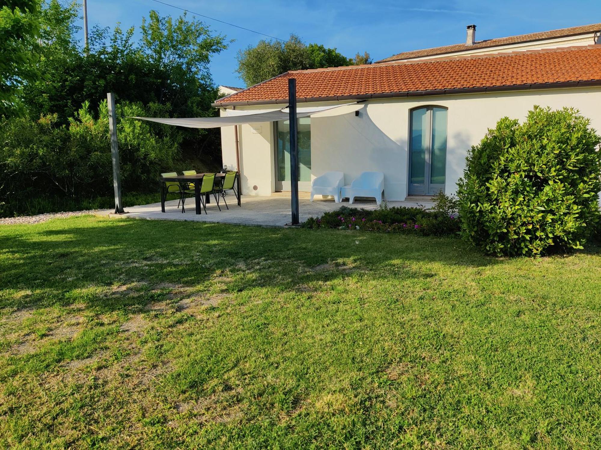 Rustico Del Bozzo Guest House Castelleone di Suasa Bagian luar foto