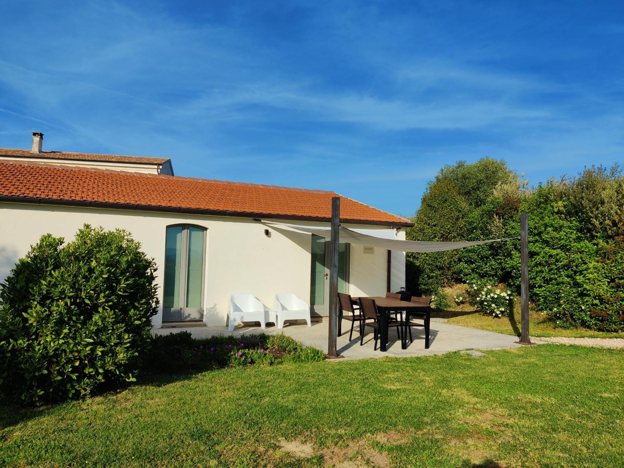 Rustico Del Bozzo Guest House Castelleone di Suasa Bagian luar foto