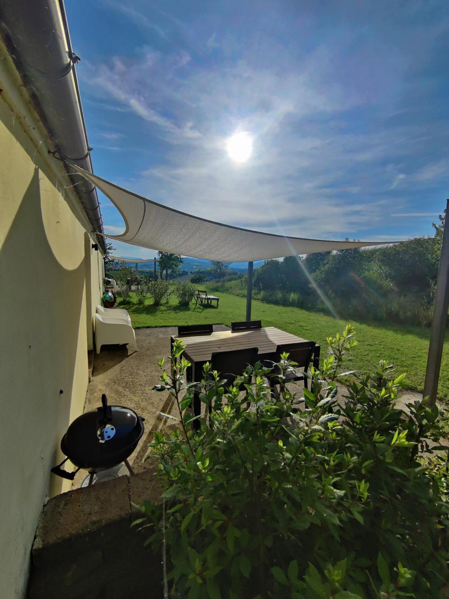 Rustico Del Bozzo Guest House Castelleone di Suasa Bagian luar foto